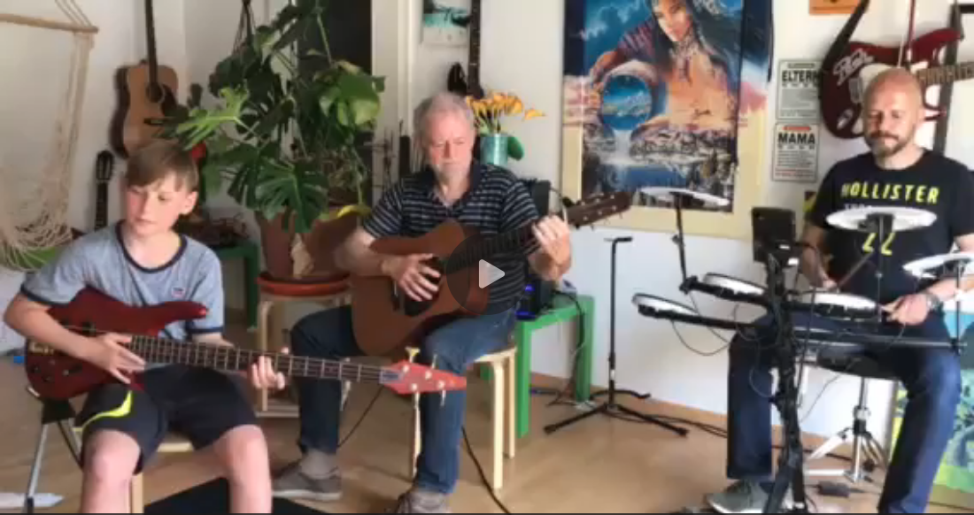 Gabriel (Bass), Gerhard (Gitarre) und Michael (Schlagzeug)