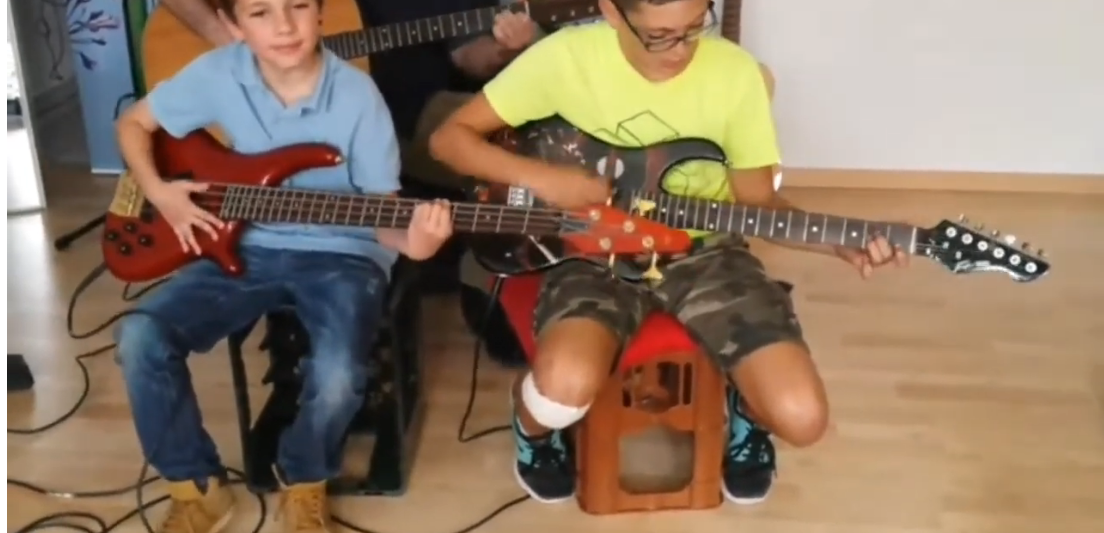 Trio mit Akustikgitarre, E-Bass und E-Gitarre